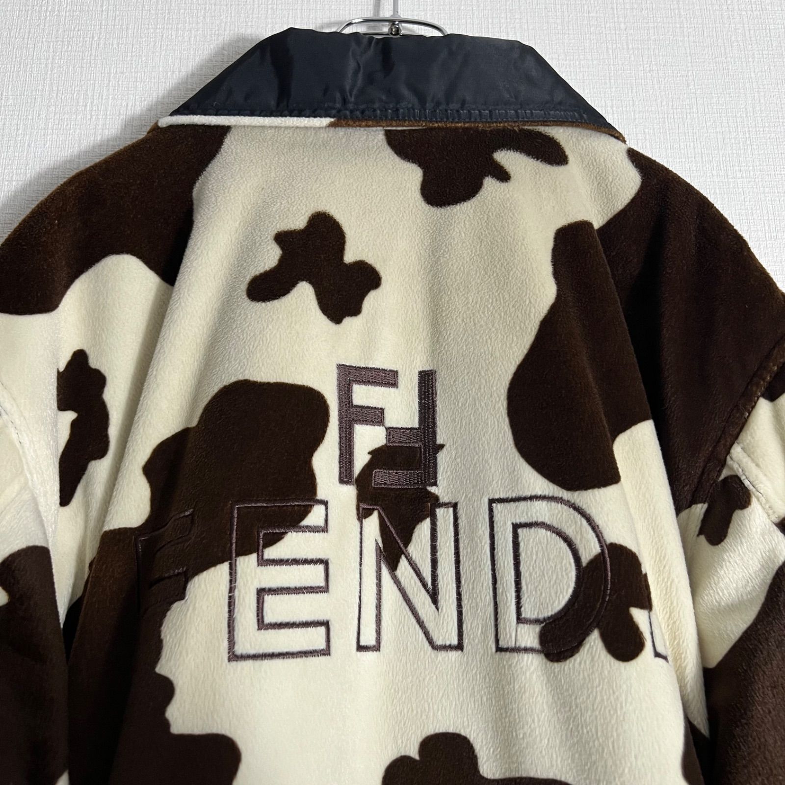 希少モデル】FENDI フェンディ バッグロゴ リバーシブルカウ柄