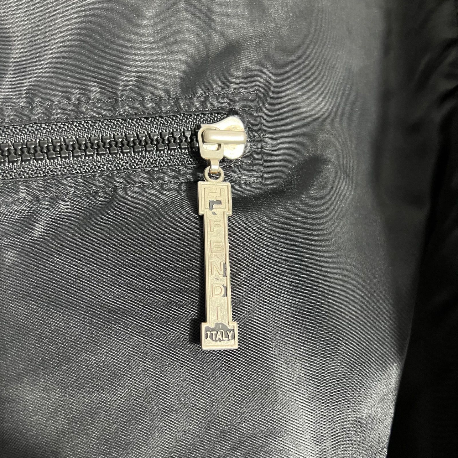 希少モデル】FENDI フェンディ バッグロゴ リバーシブルカウ柄