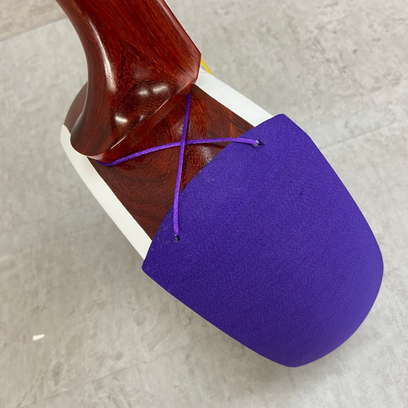 【津軽三味線】東触り付き　太棹 日本和楽器製造 津軽三味線 太棹 花林 人工皮 正寸 東触り 胴袋 撥 駒