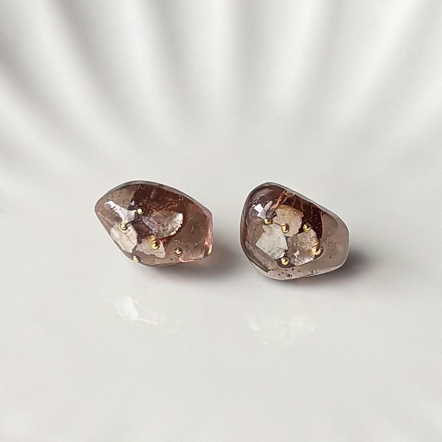 艶々˚✧₊ブラウンシェルの3連ピアス♡ ハンドメイド ANEMONE】つやつやダブルプレートのピアス｜SANPO ONLINE(サンポー