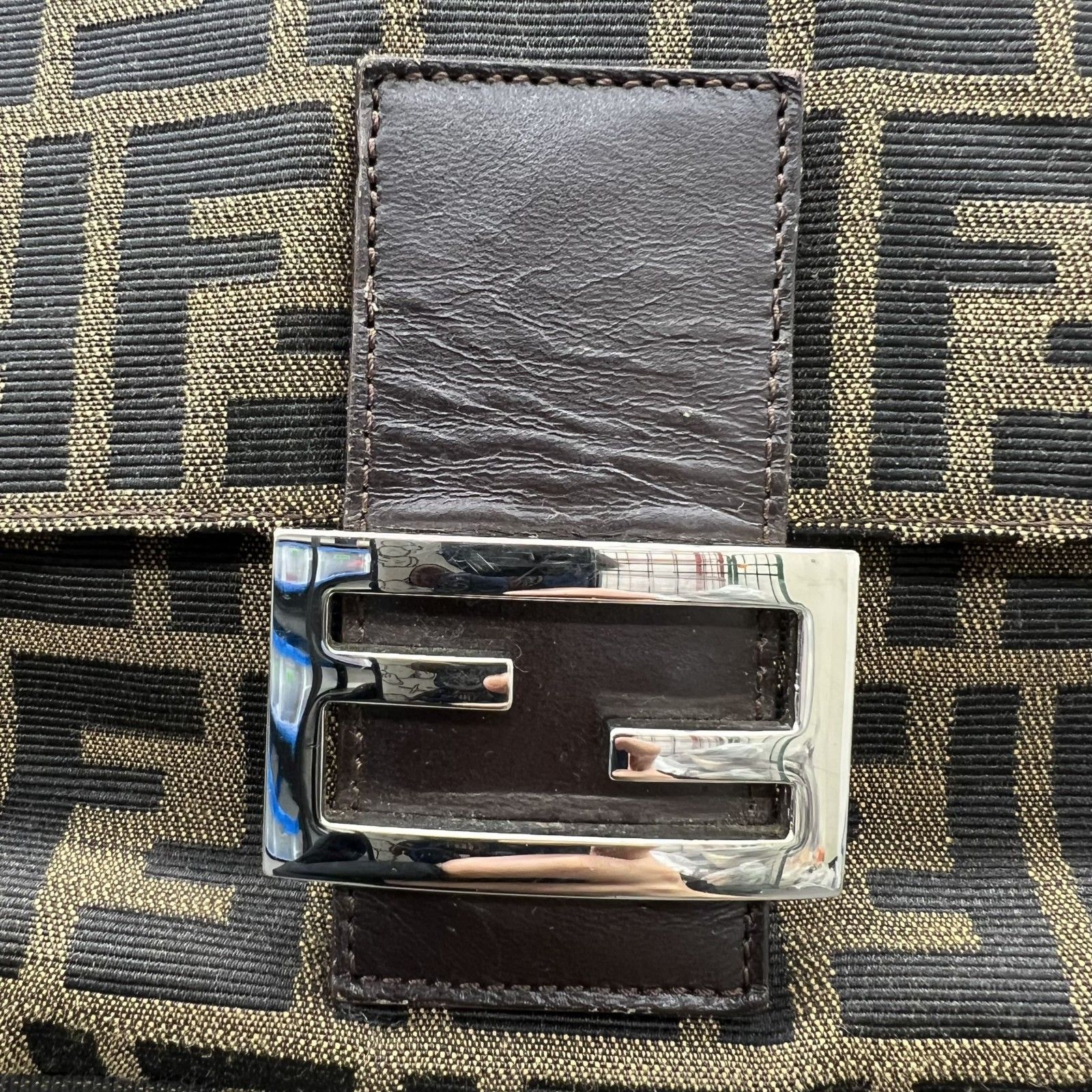 【美品/希少デザイン】FENDI マンマバケット ショルダーバッグ FFロゴ 希少✨FENDI マンマバケット ショルダーバッグ デニム 花柄 刺繍