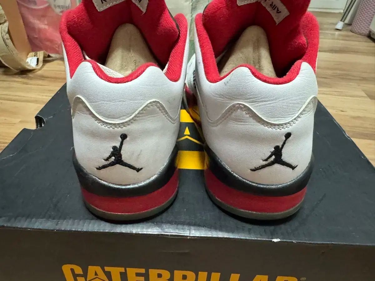 エアジョーダン5 ロー ファイアレッド