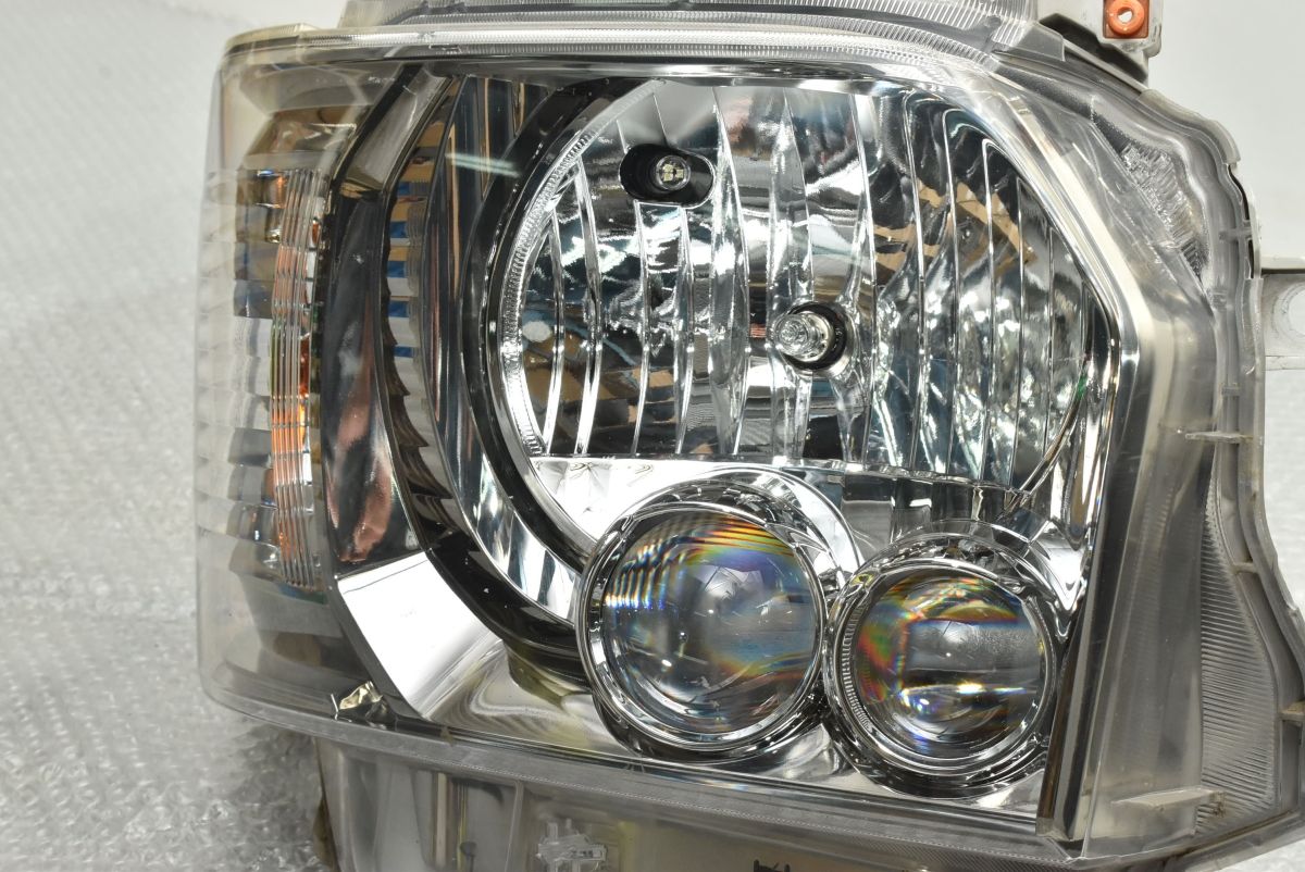 特価品】トヨタ 200系 ハイエース 後期 純正 LED ヘッドライト右
