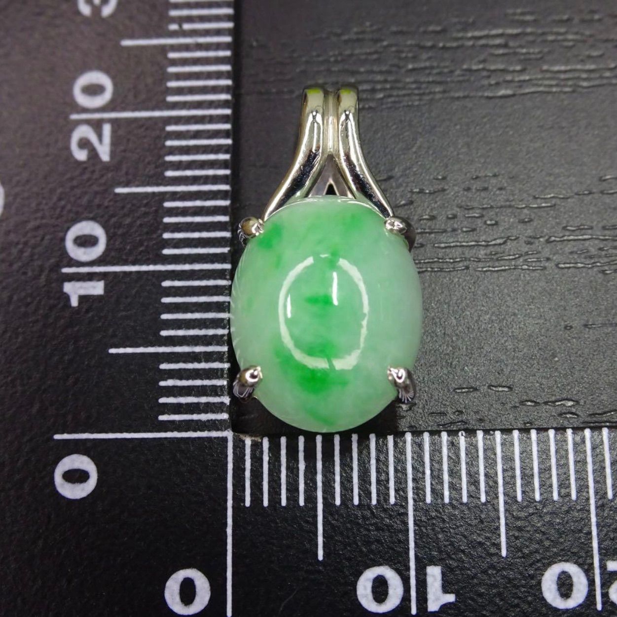 超大粒 天然翡翠(ヒスイ ひすい ジェイド) 13.2×10.4mm プラチナ pt900