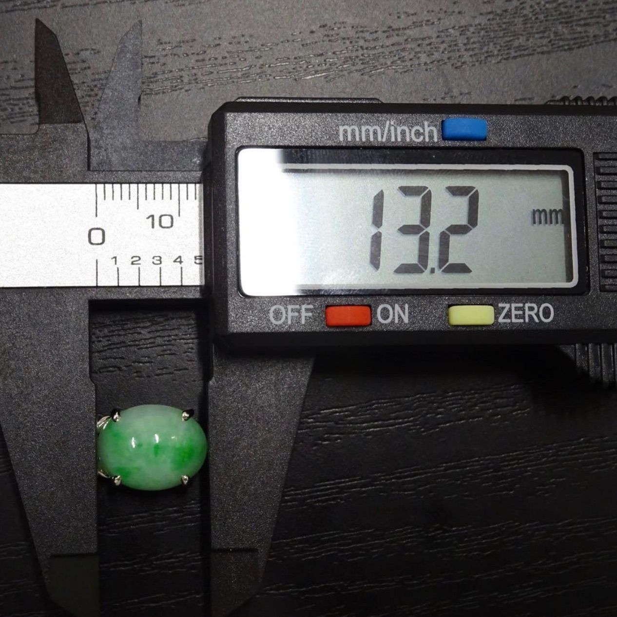 超大粒 天然翡翠(ヒスイ ひすい ジェイド) 13.2×10.4mm プラチナ pt900 