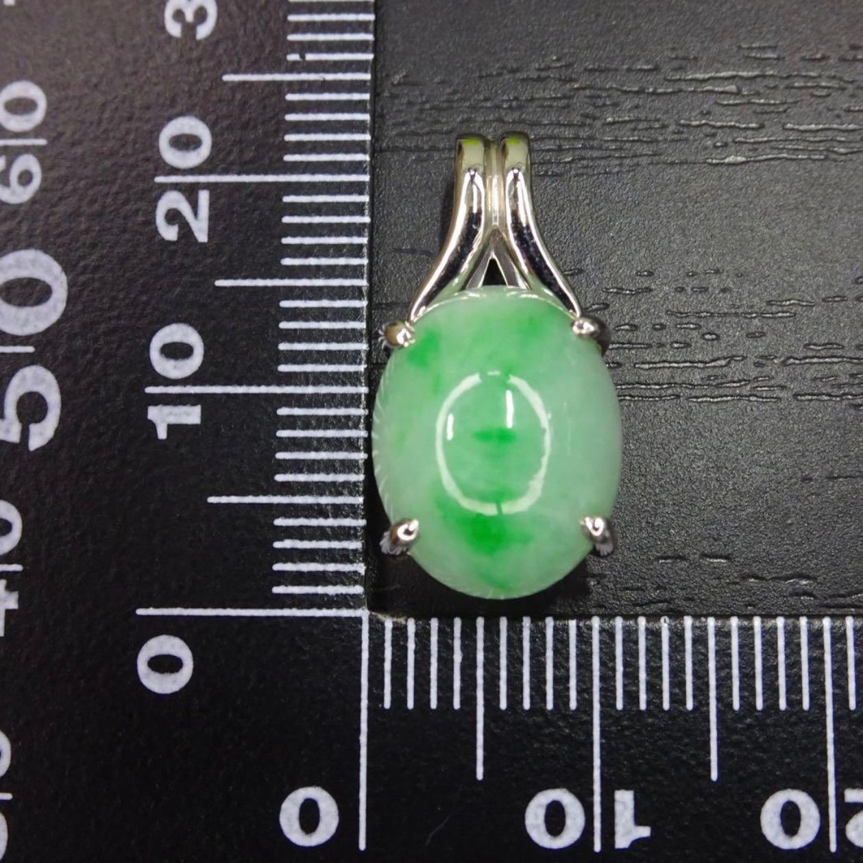 超大粒 天然翡翠(ヒスイ ひすい ジェイド) 13.2×10.4mm プラチナ pt900