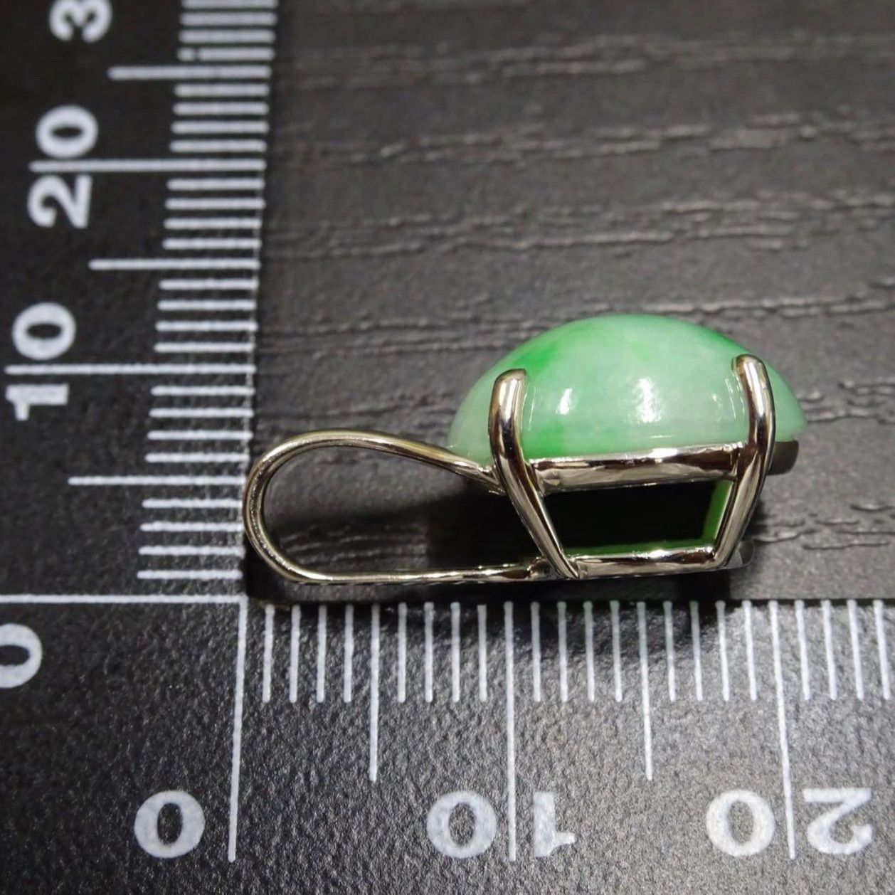 超大粒 天然翡翠(ヒスイ ひすい ジェイド) 13.2×10.4mm プラチナ pt900