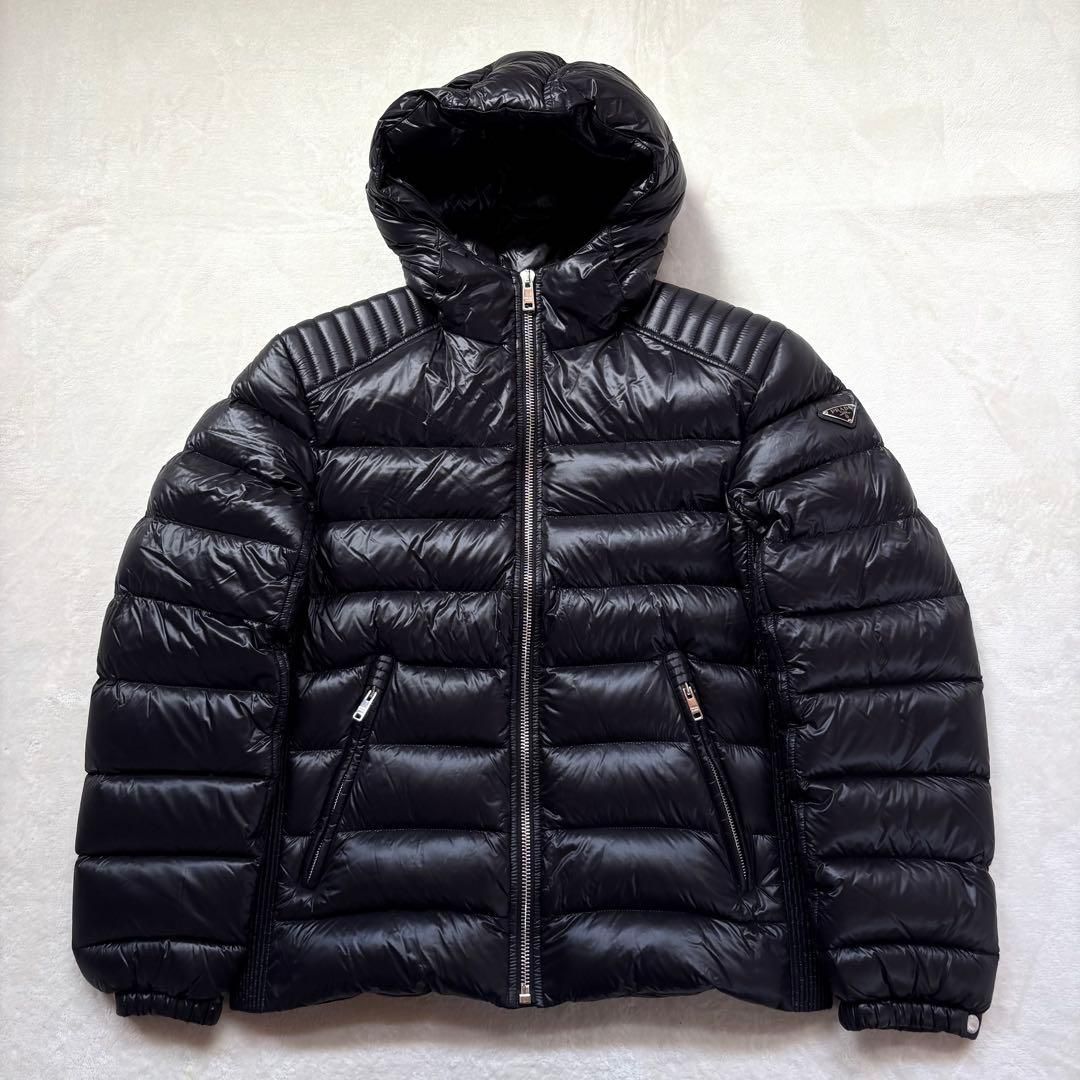 美品・2XL相当　PRADA プラダ　三角ロゴ　ダウンジャケット　ブラック　黒 21AW・極美 PRADA プラダ 三角ロゴ ダウンジャケット 2XL相当 - メルカリ