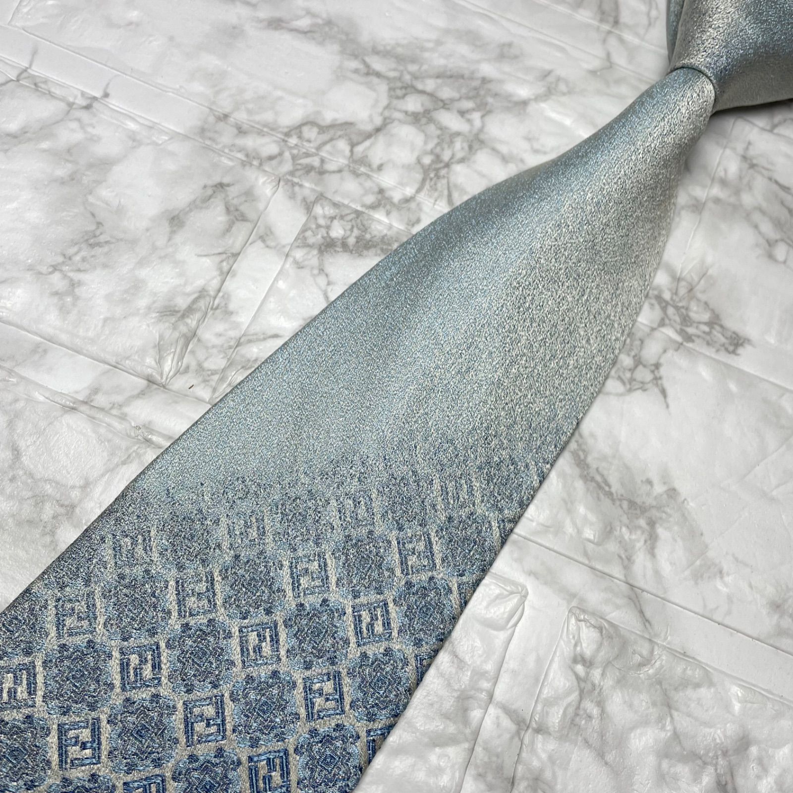 FENDI フェンディ