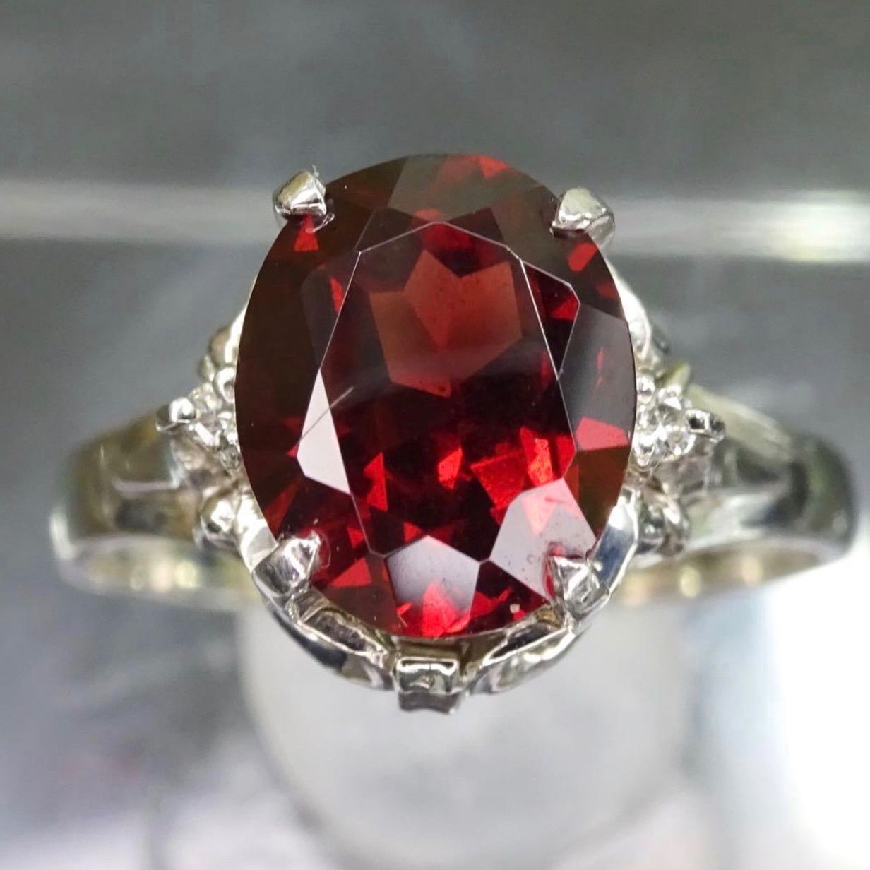 プラチナ pt900 天然ガーネット1石 9.1×7.3mm 天然ダイヤモンド0.02ct 