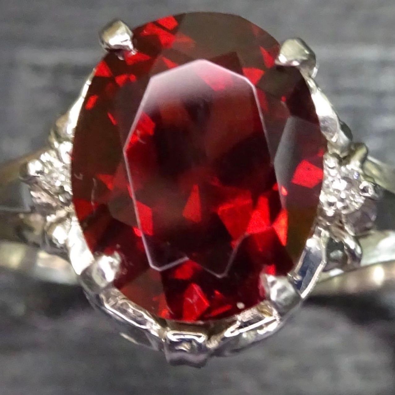 pt900プラチナ天然ガーネット天然ダイヤモンド リング 指輪 約14号半 プラチナ pt900 天然ガーネット1石 9.1×7.3mm 天然ダイヤモンド0.02ct