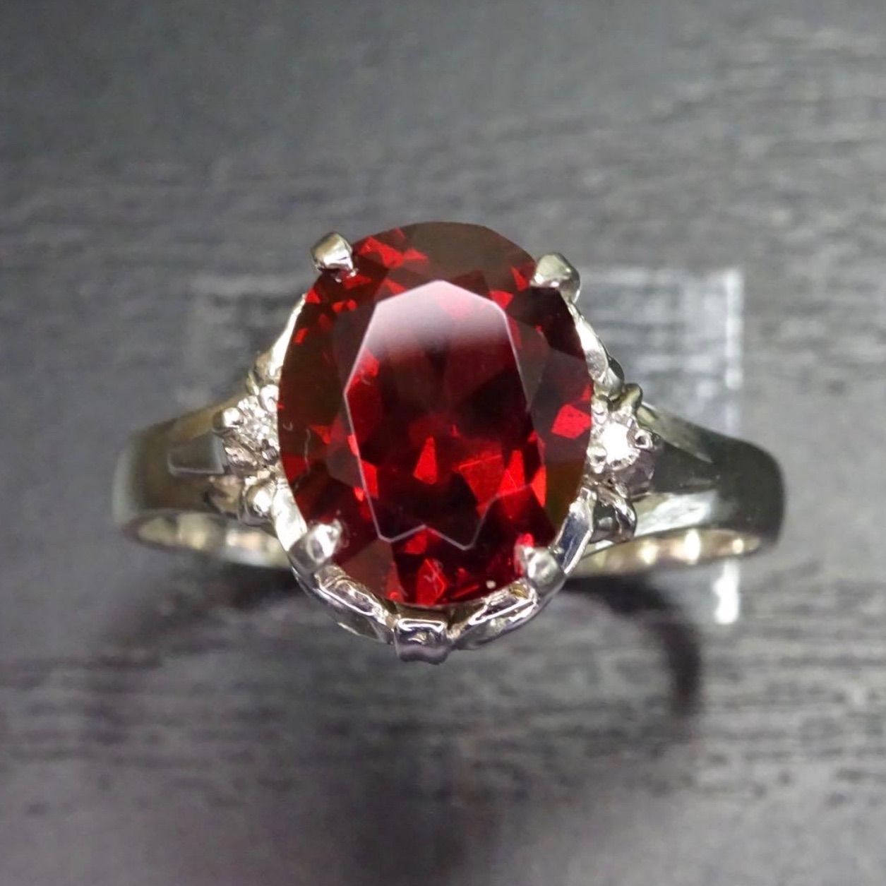 pt900プラチナ天然ガーネット天然ダイヤモンド リング 指輪 約14号半 プラチナ pt900 天然ガーネット1石 9.1×7.3mm 天然ダイヤモンド0.02ct