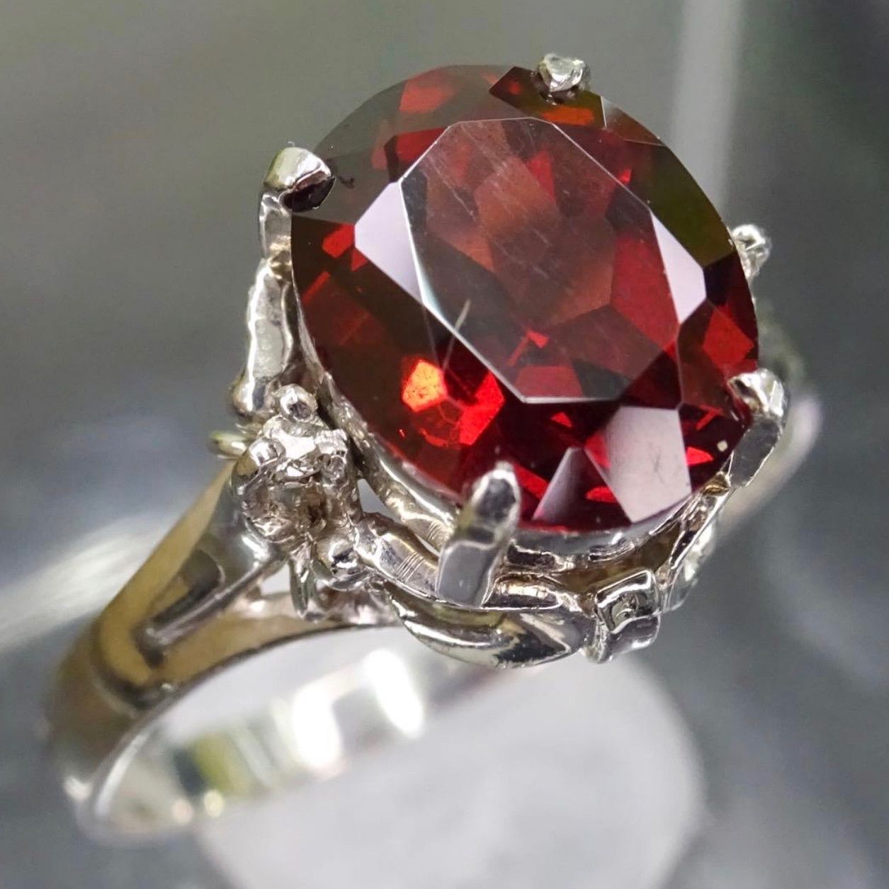 プラチナ pt900 天然ガーネット1石 9.1×7.3mm 天然ダイヤモンド0.02ct