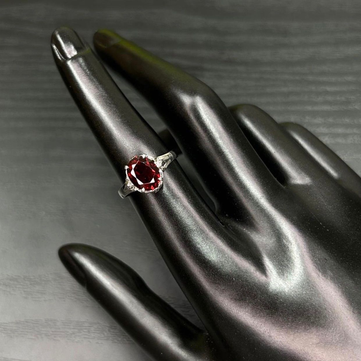 プラチナ pt900 天然ガーネット1石 9.1×7.3mm 天然ダイヤモンド0.02ct