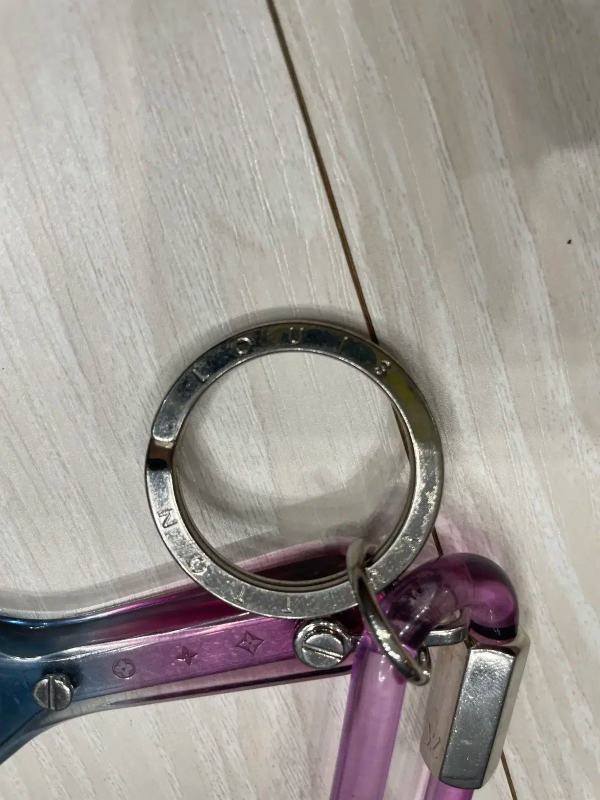  Louis Vuitton プリズム オフ キーホルダー バッグチャーム M 68288 キーホルダー キーリング 小物