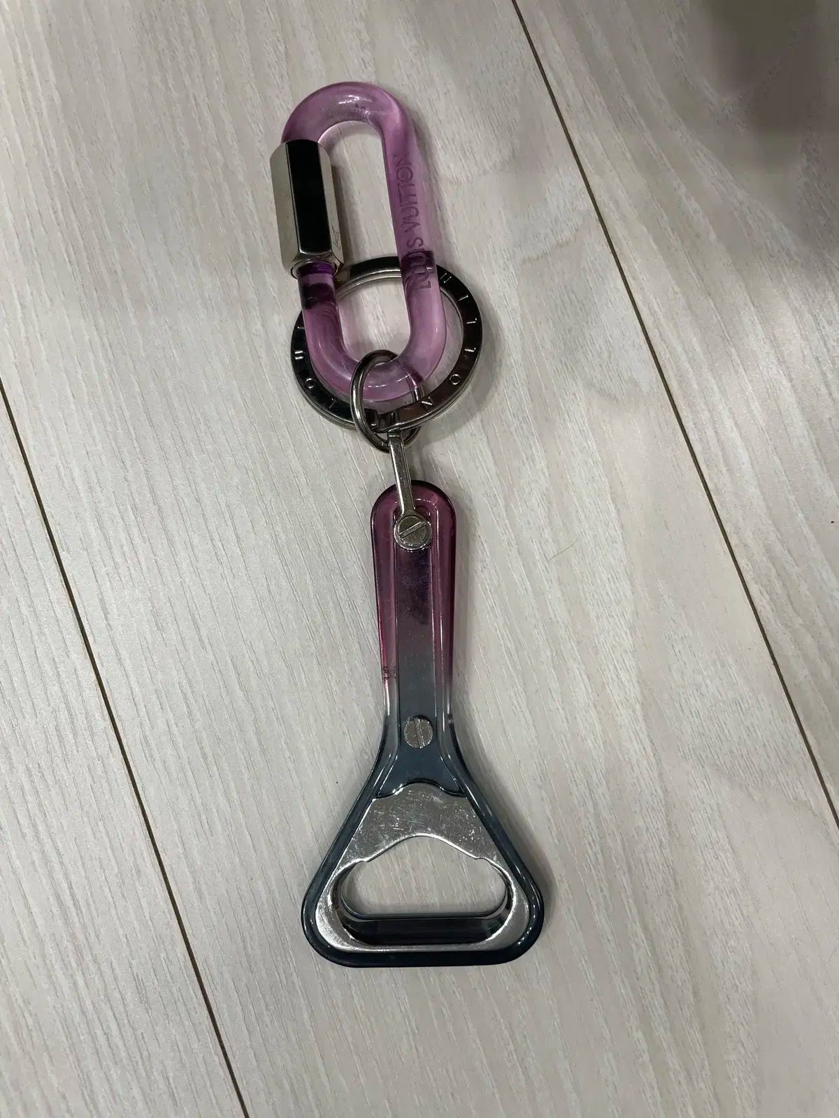 Louis Vuitton プリズム オフ キーホルダー バッグチャーム M 68288