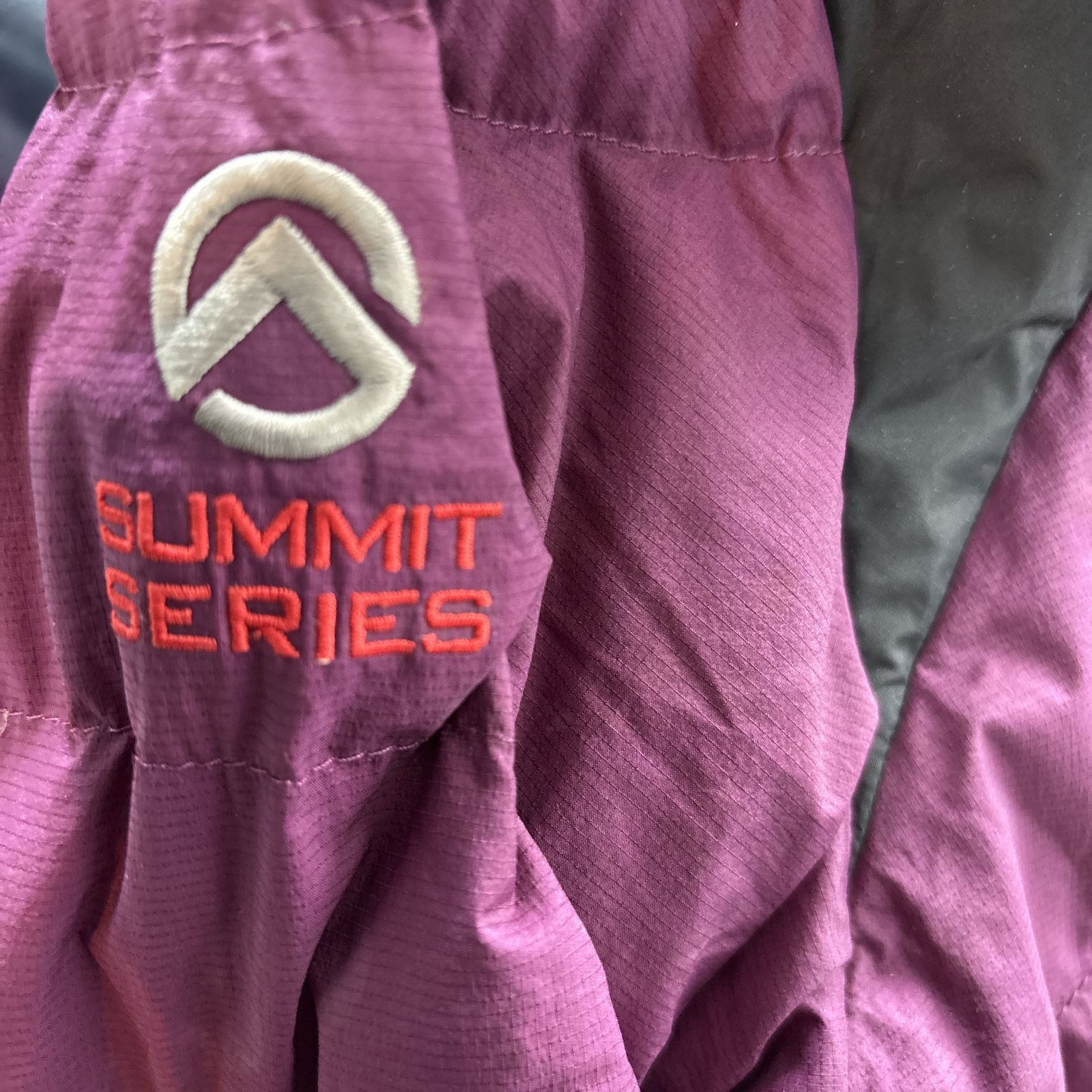 ノースフェイス ダウンジャケット ハイベント サミットシリーズ ロゴ刺繍パープル ノースフェイス ダウンジャケット ヌプシ サミットシリーズ 800フィル