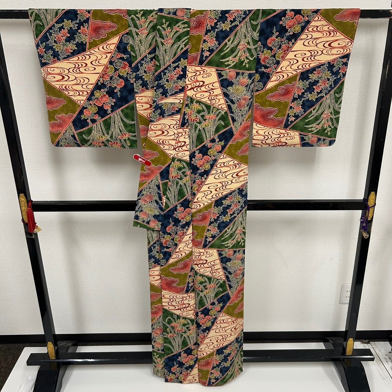 振袖 型染め 黒地 縮緬 鞠 裄66 素敵なデザイン 着物 正絹 T-3782 振袖 型染め 黒地 縮緬 鞠 裄66 素敵なデザイン 着物 正絹 T-3782 振袖