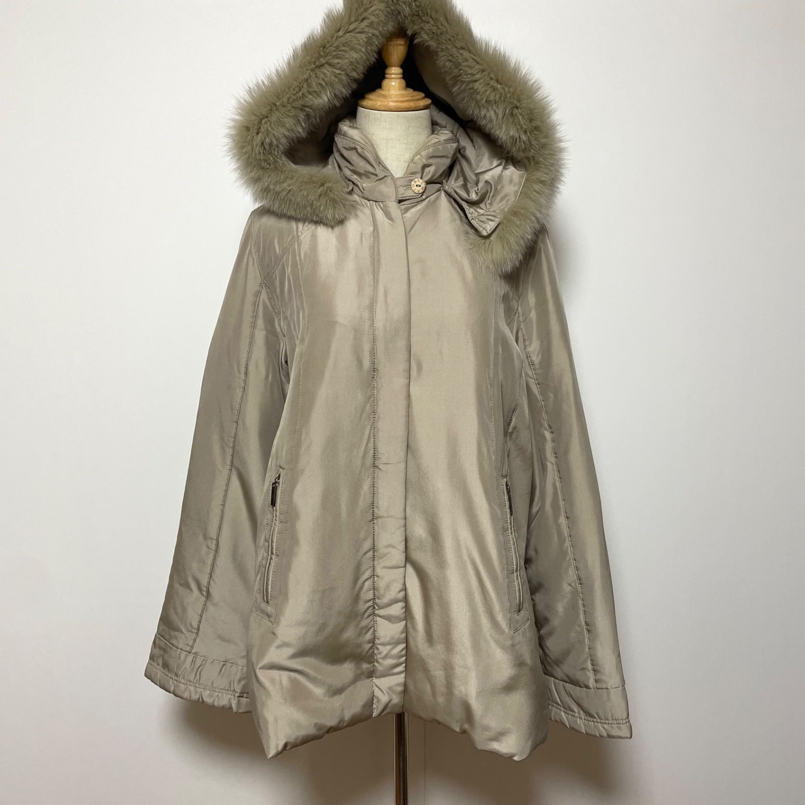 BALMAIN シルク ダウンコート L相当 ブルーフォックス ベージュ BALMAIN シルク ダウンコート L相当 ブルーフォックス ベージュ