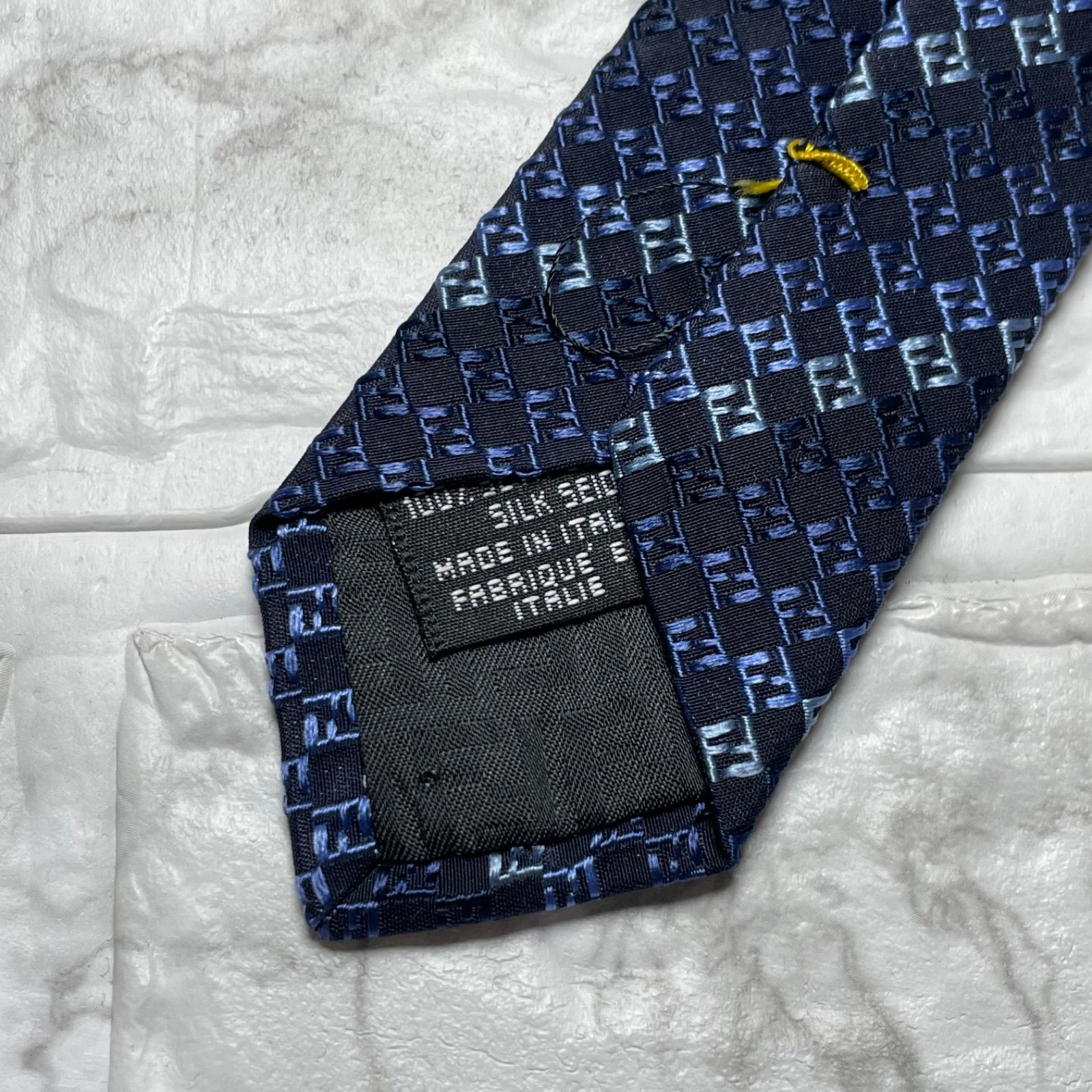 FENDI フェンディ　ネクタイ　ズッカ　スーツ　シャツ　カフス　ビジネスバッグ FENDI フェンディ ネクタイ ズッカ ズッキーノ スーツ シャツ カフス