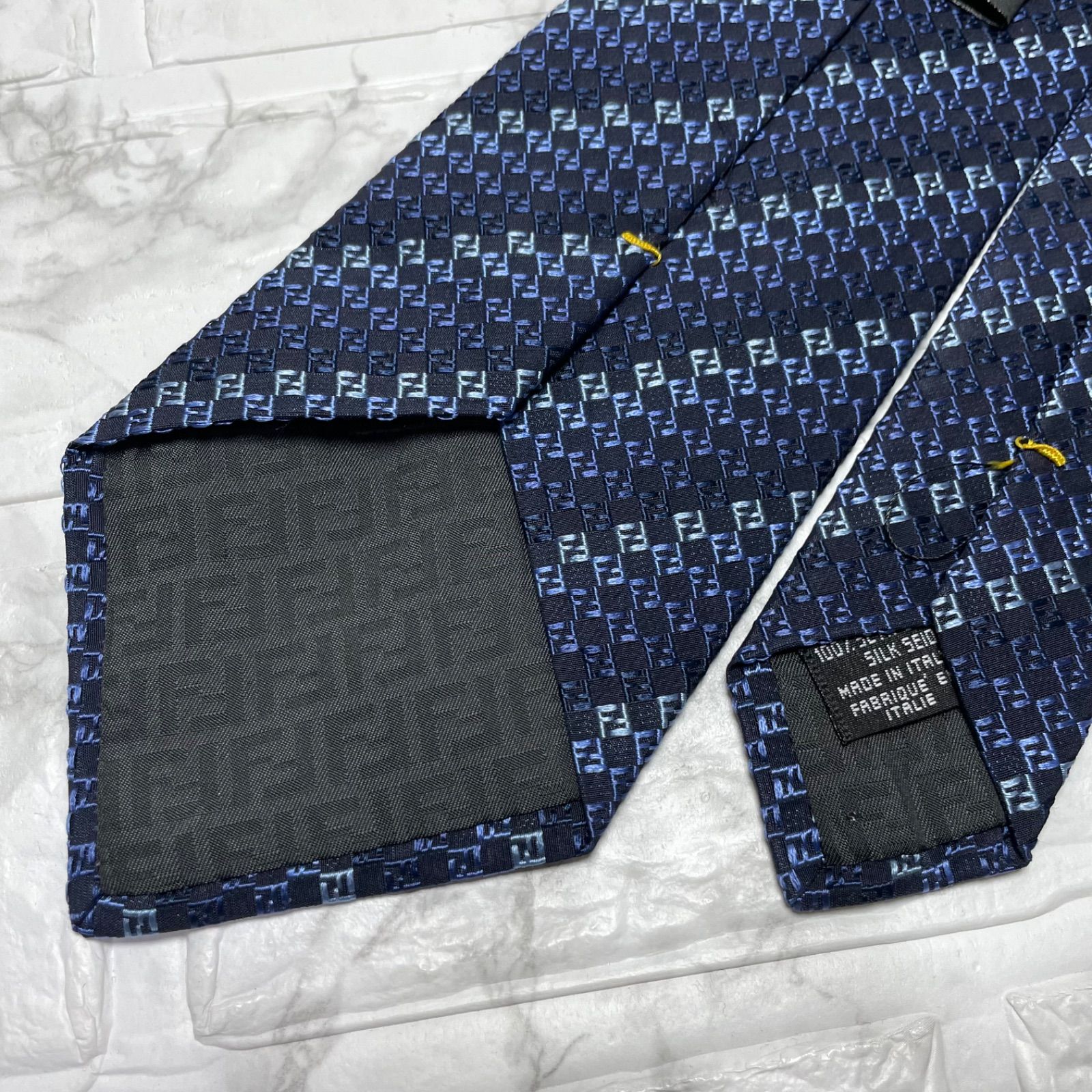 近年モデル　FENDI フェンディ　ネクタイ　ズッカ　スーツ　カフス　シャツ 近年モデル FENDI フェンディ ネクタイ ズッカ スーツ シャツ カフス