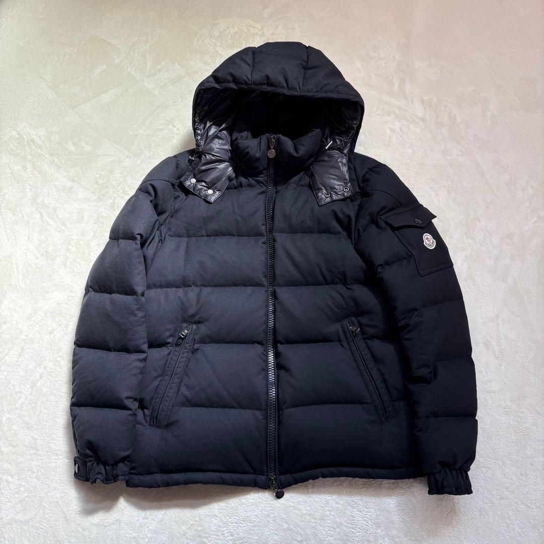 XLサイズ　MONCLER MONTGENEVRE ダウンジャケット　ネイビー色 XLサイズ MONCLER MONTGENEVRE ダウンジャケット ネイビー色 - メルカリ