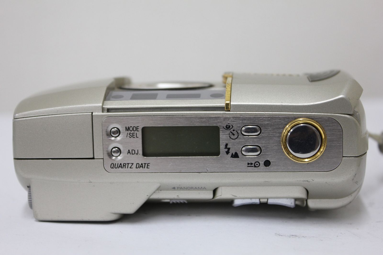 コンパクトカメラ e