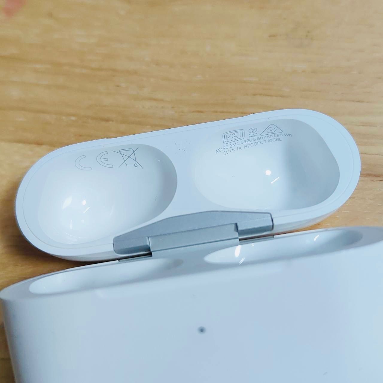 Apple AirPods Pro 第1世代 充電ケースのみ Bランク - メルカリ