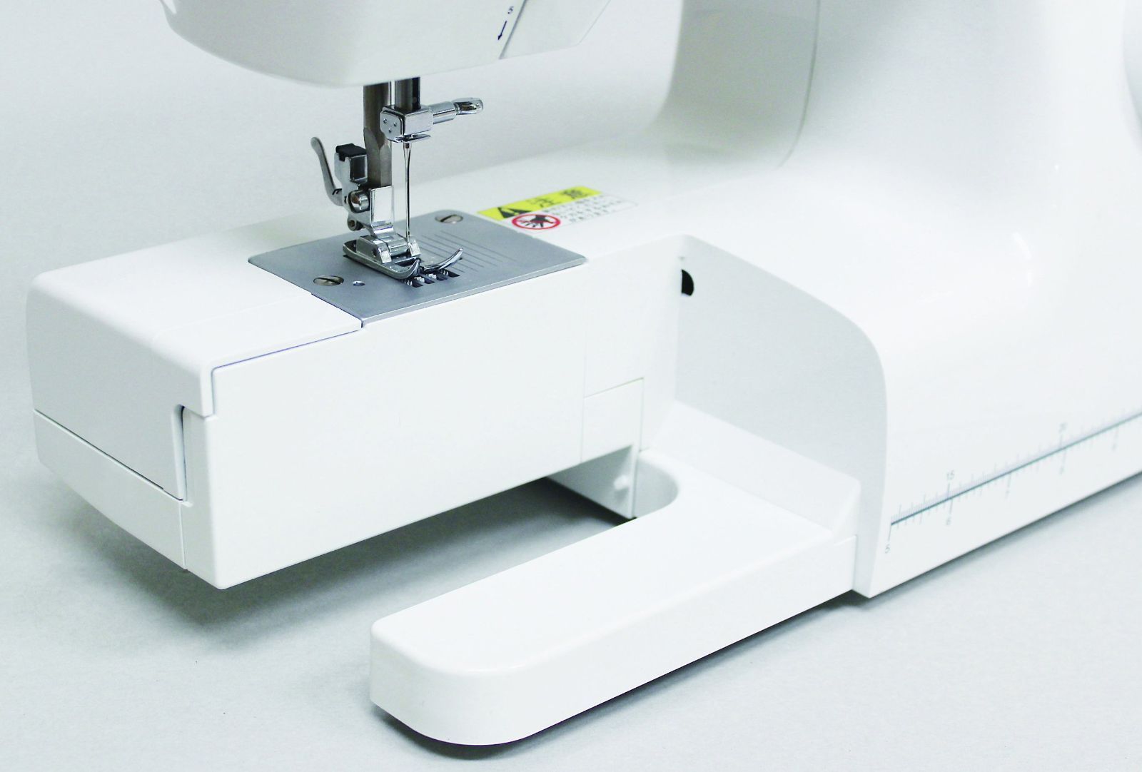 商品 シンガー 電動ミシン フットコントローラータイプ Tradition II SN-521 ホワイト