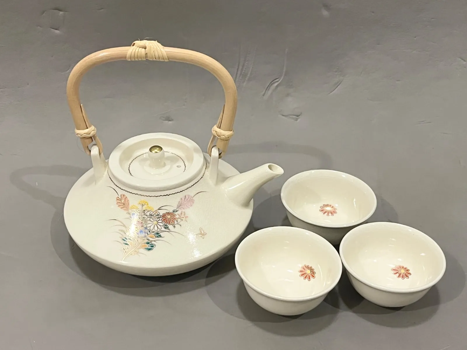 沈壽官窯 波形皿 ドラゴンと鶏の絵柄 沈壽官窯 波形皿 ドラゴンと鶏