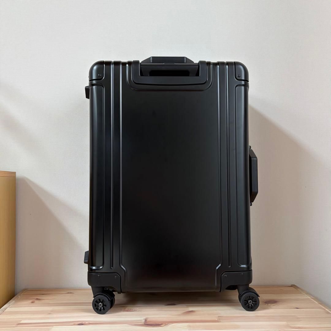 未使用 ZERO HALLIBURTON Geo Aluminum3.0 68L - メルカリ 