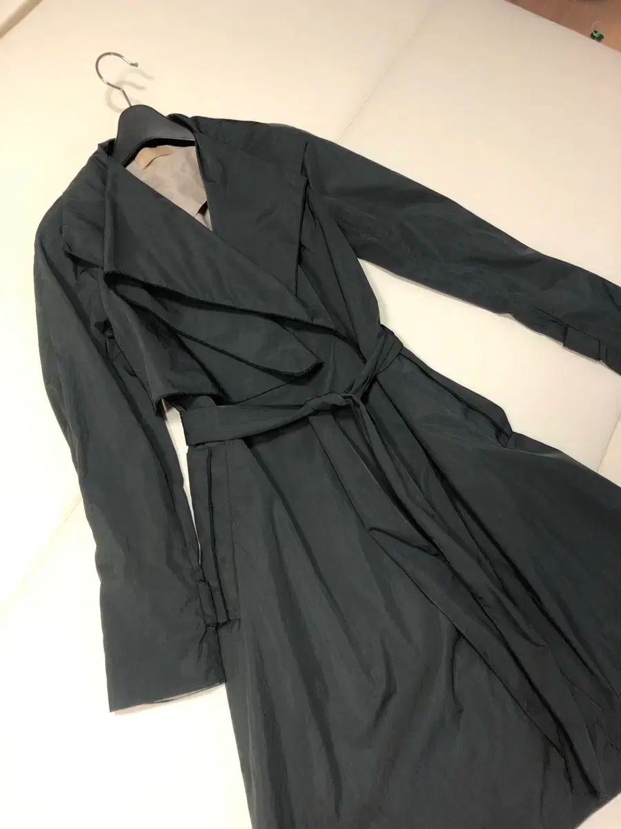 ミシャ シャカシャカ素材 ヘップバーン トレンチコート ゲストルック マネー ルック 通勤ルック MICHAA