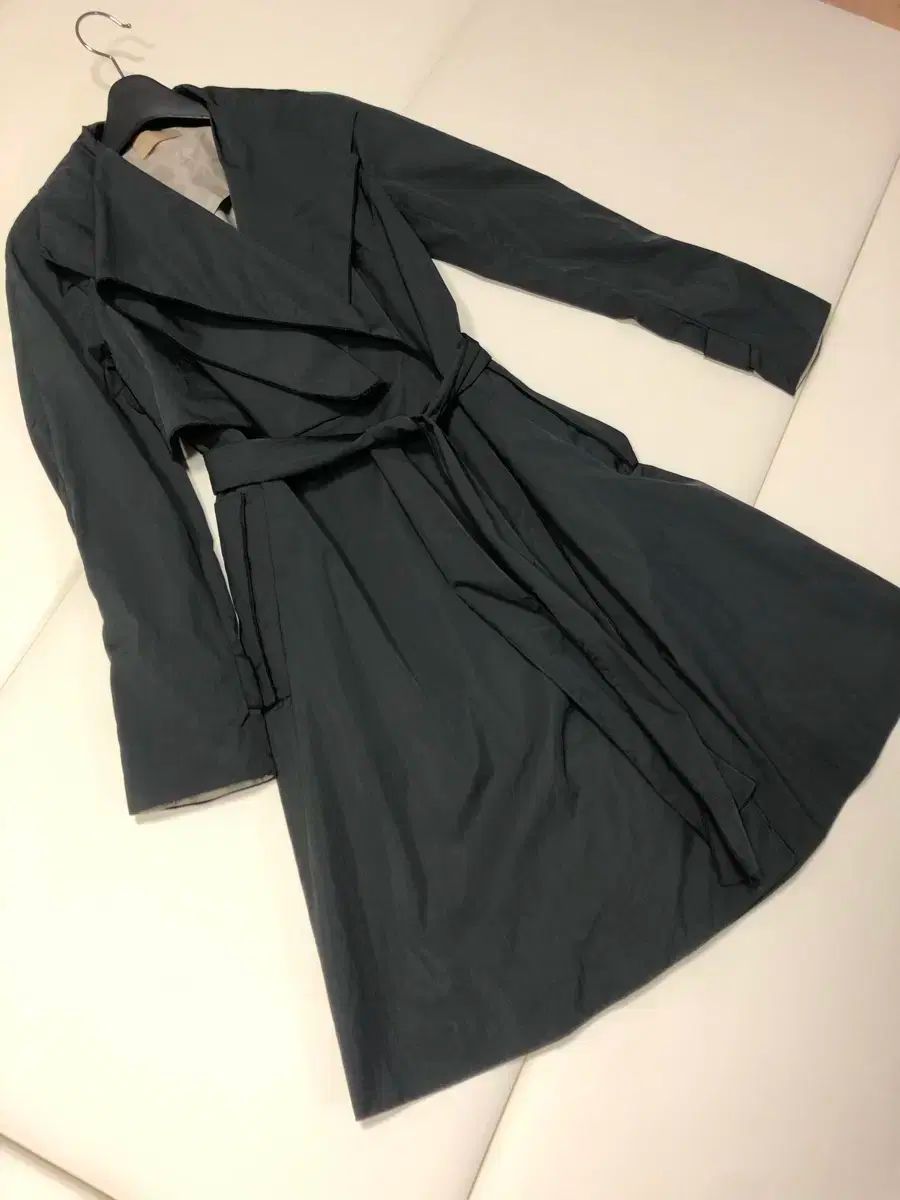 ミシャ シャカシャカ素材 ヘップバーン トレンチコート ゲストルック マネー ルック 通勤ルック MICHAA