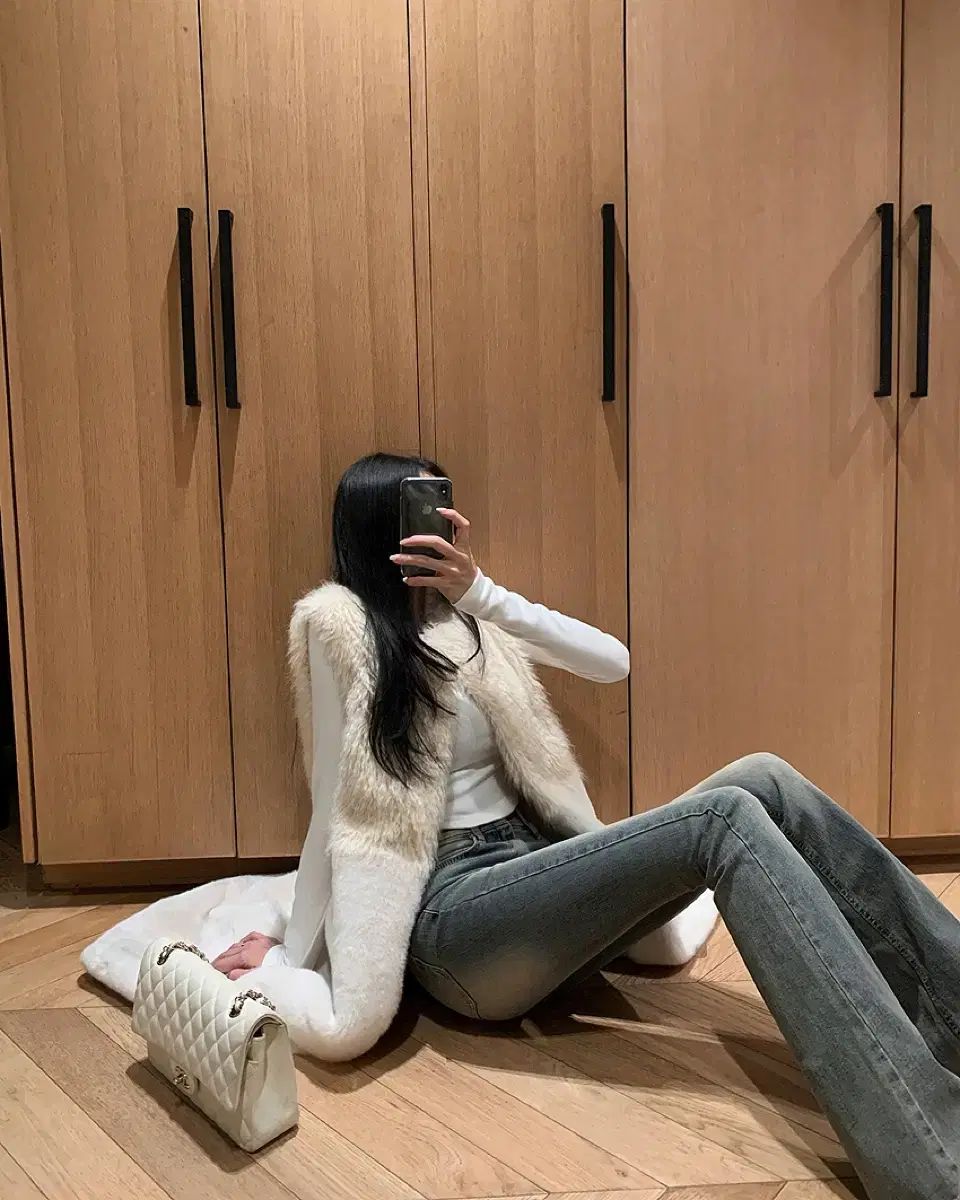 ベスト アイボリー