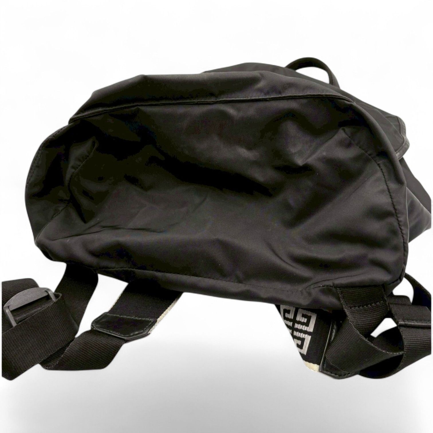 GIVENCHY リュック 大容量 A4収納 4Gロゴ 巾着 フラップ ナイロン