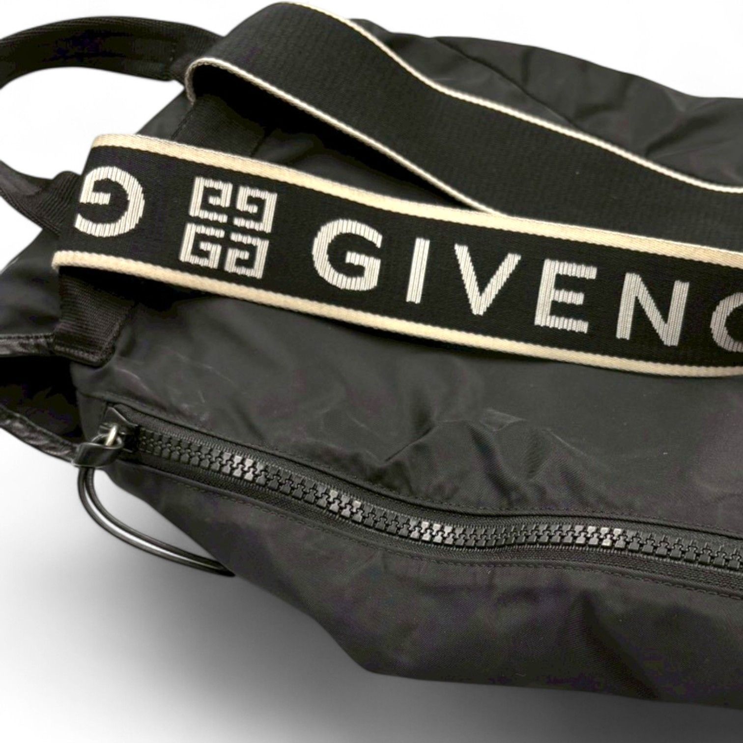 GIVENCHY リュック 大容量 A4収納 4Gロゴ 巾着 フラップ ナイロン GIVENCHY リュック 大容量 A4収納 4Gロゴ 巾着 フラップ ナイロン
