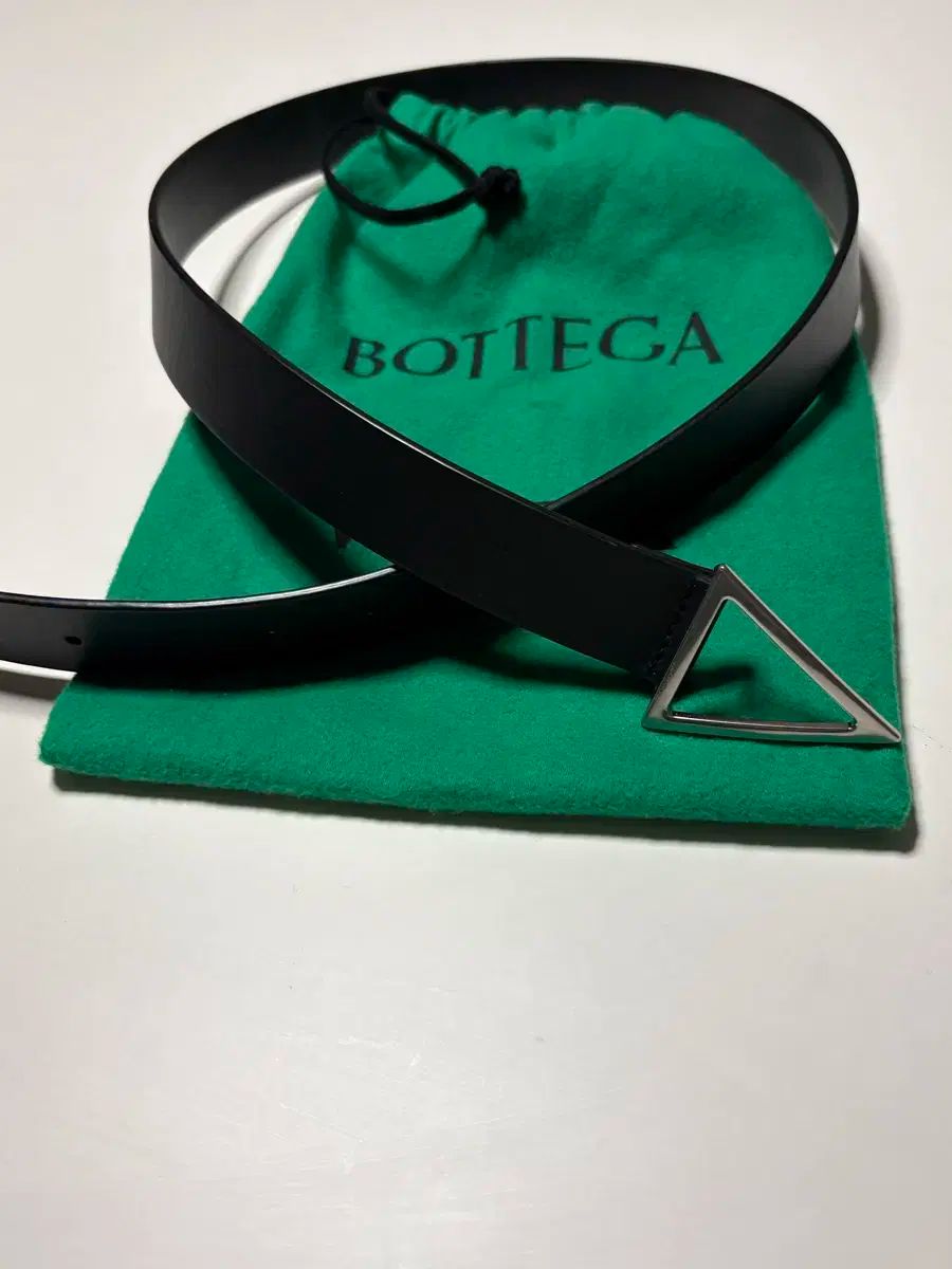 ボッテガ ヴェネタ トライアングル 三角 ベルト