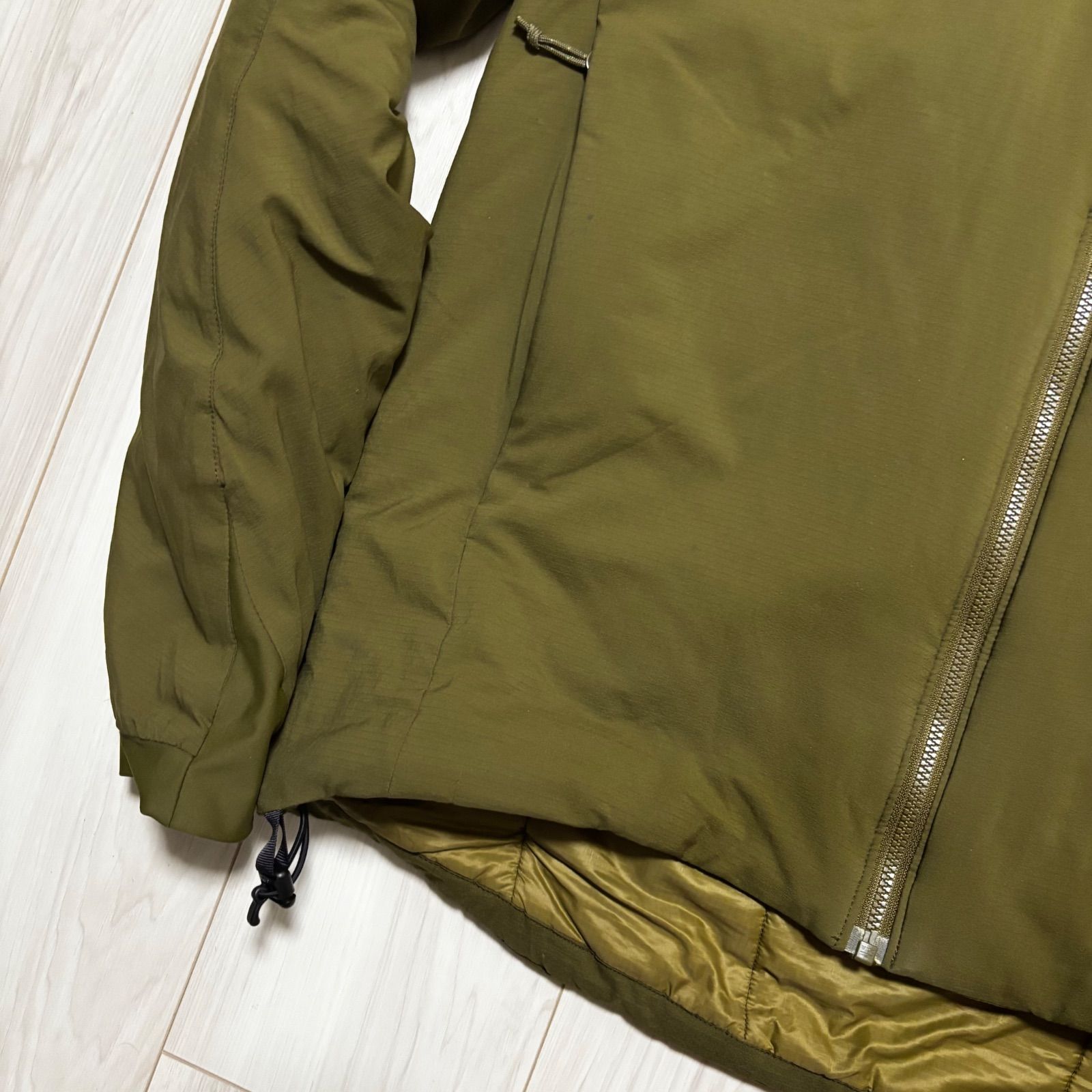 アークテリクス アトムAR メンズM カーキ ナイロン コアロフト ダウン