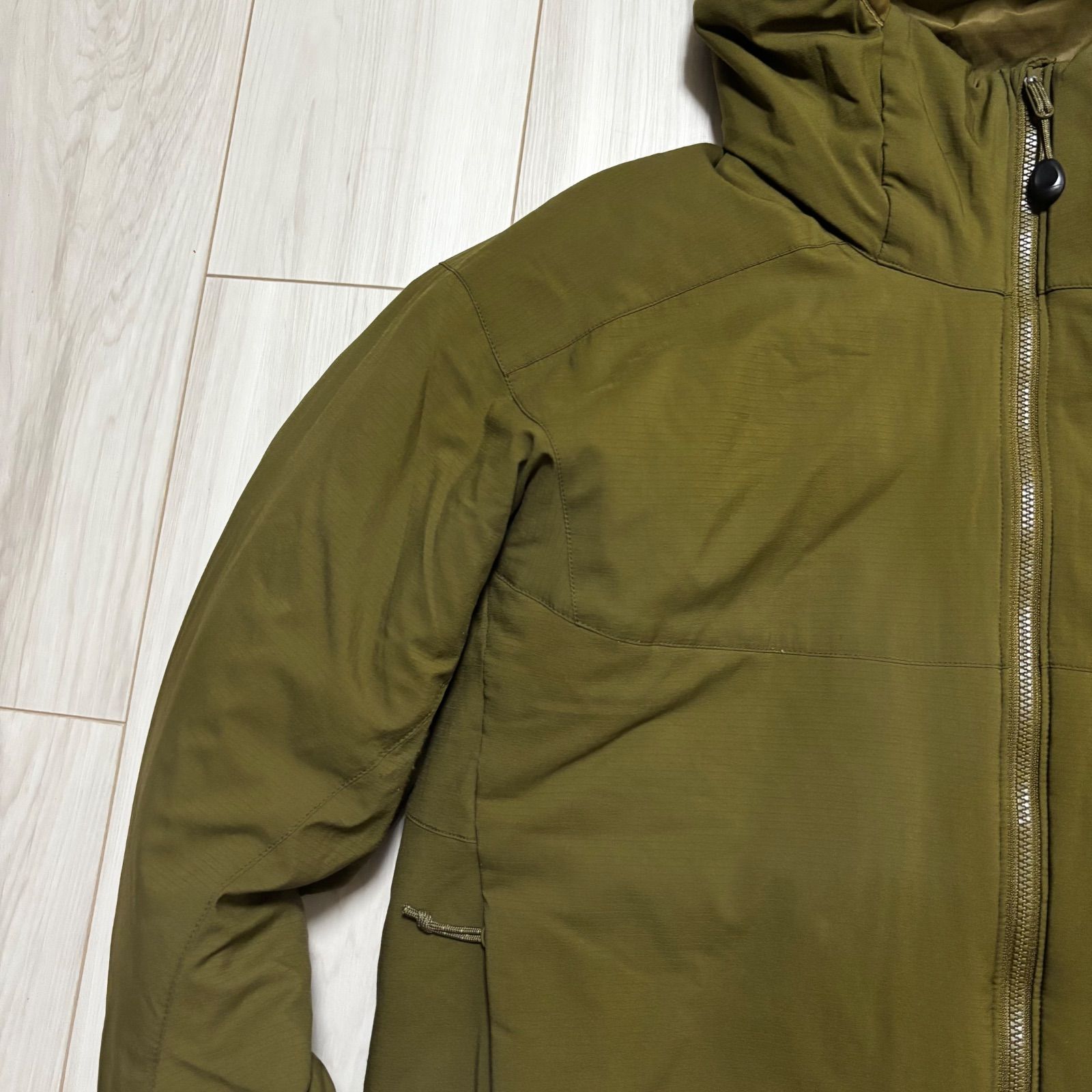 アークテリクス アトムARフーディ メンズS カーキ ナイロン コアロフト