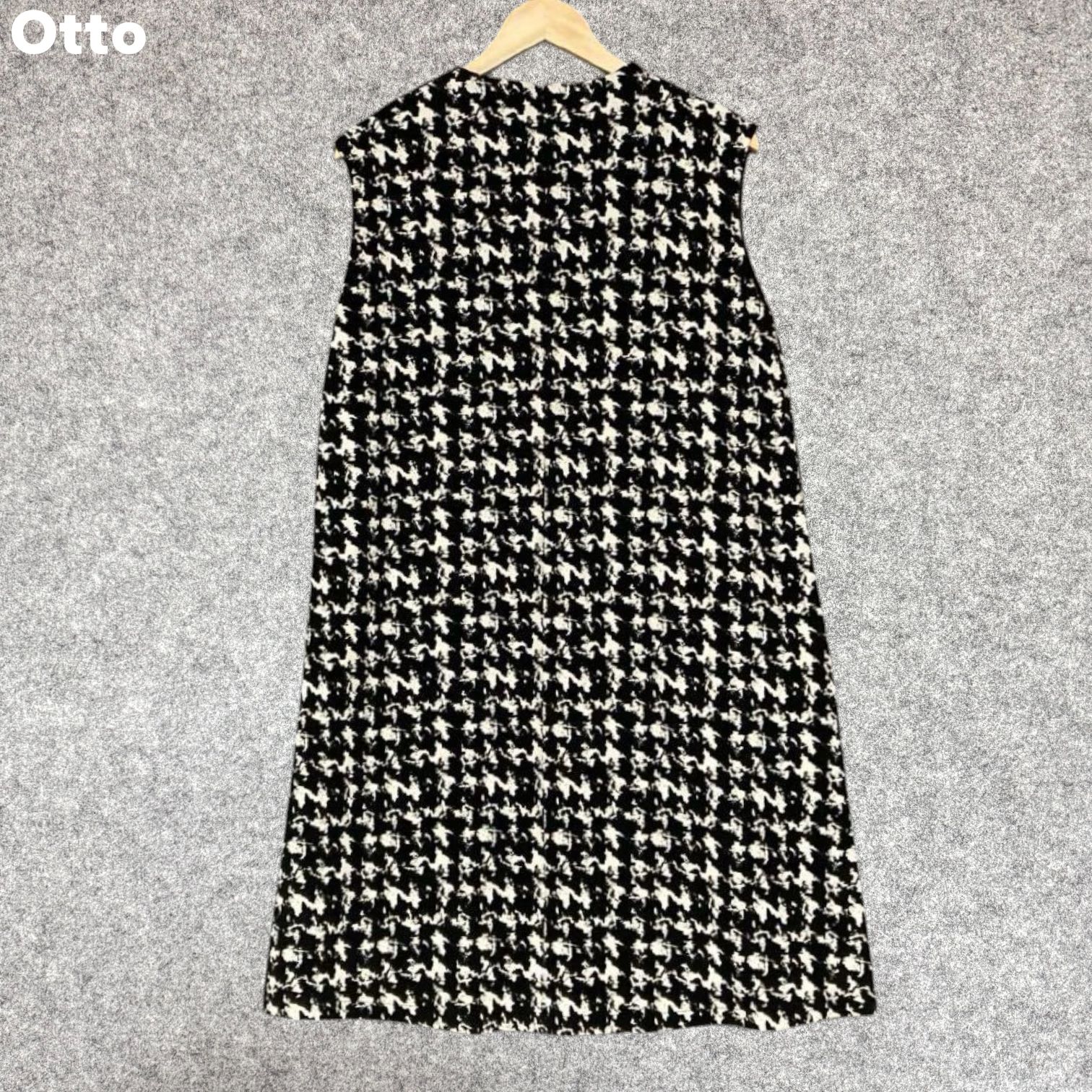 LEONARD ノースリーブひざ丈ワンピース 黒/白 LEONARD ノースリーブひざ丈ワンピース 黒/白 LEONARD ノースリーブ