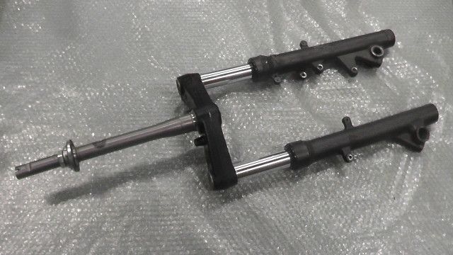 フォルツァZ MF10-1001xxx の フロントフォーク 1761874418