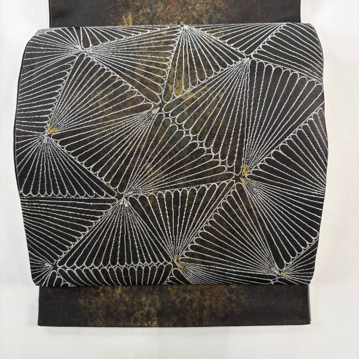 袋帯 秀品 落款 菊 金銀糸 箔 焦茶色 お太鼓柄 正絹