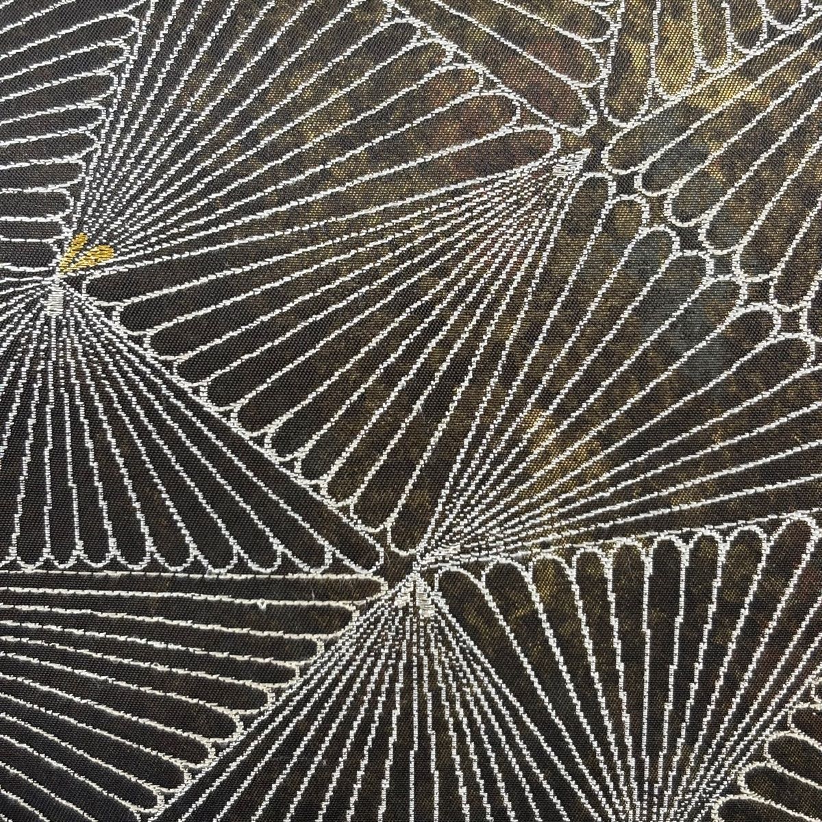 袋帯 秀品 落款 菊 金銀糸 箔 焦茶色 お太鼓柄 正絹