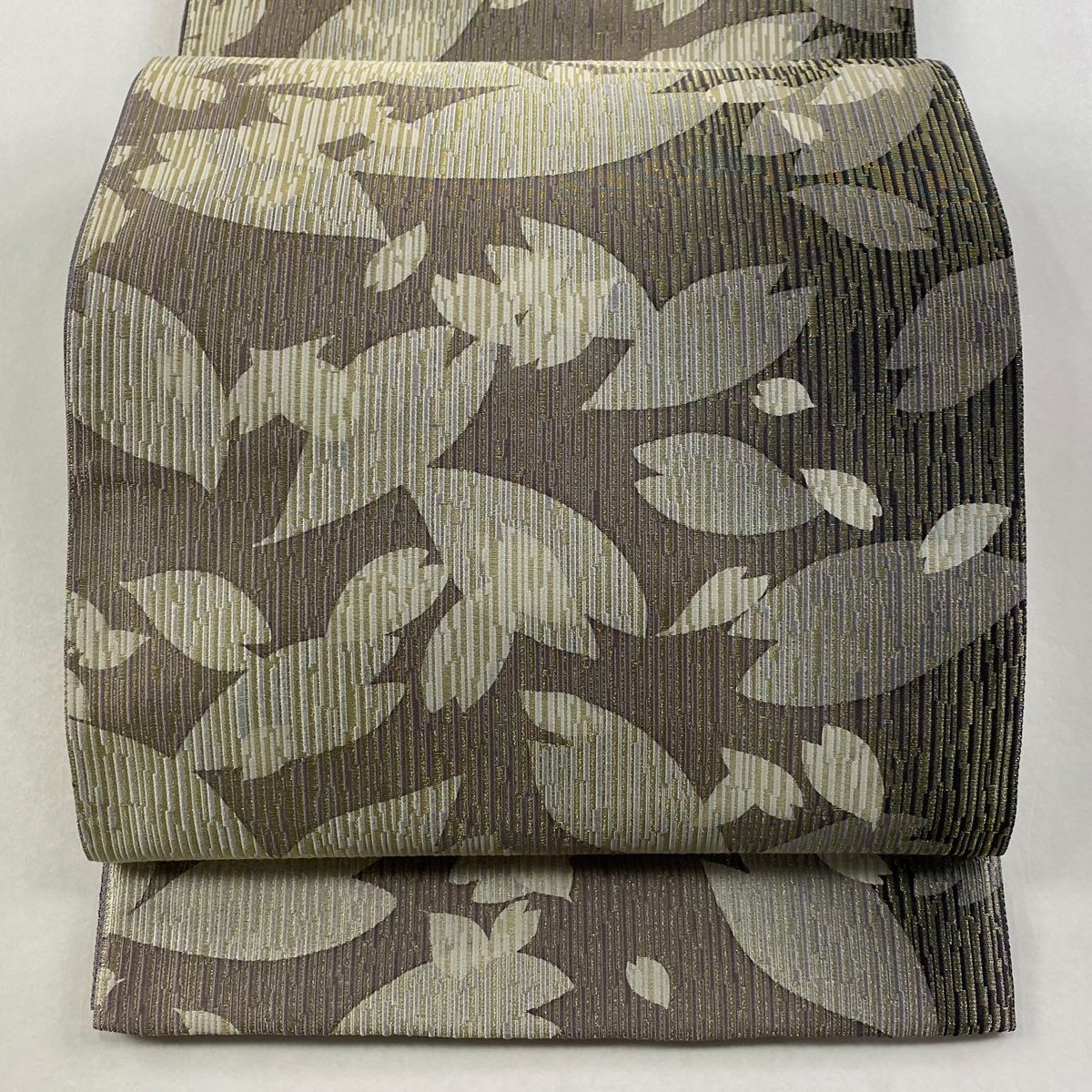 袋帯 秀品 花びら ぼかし柄 金糸 灰紫 全通 正絹