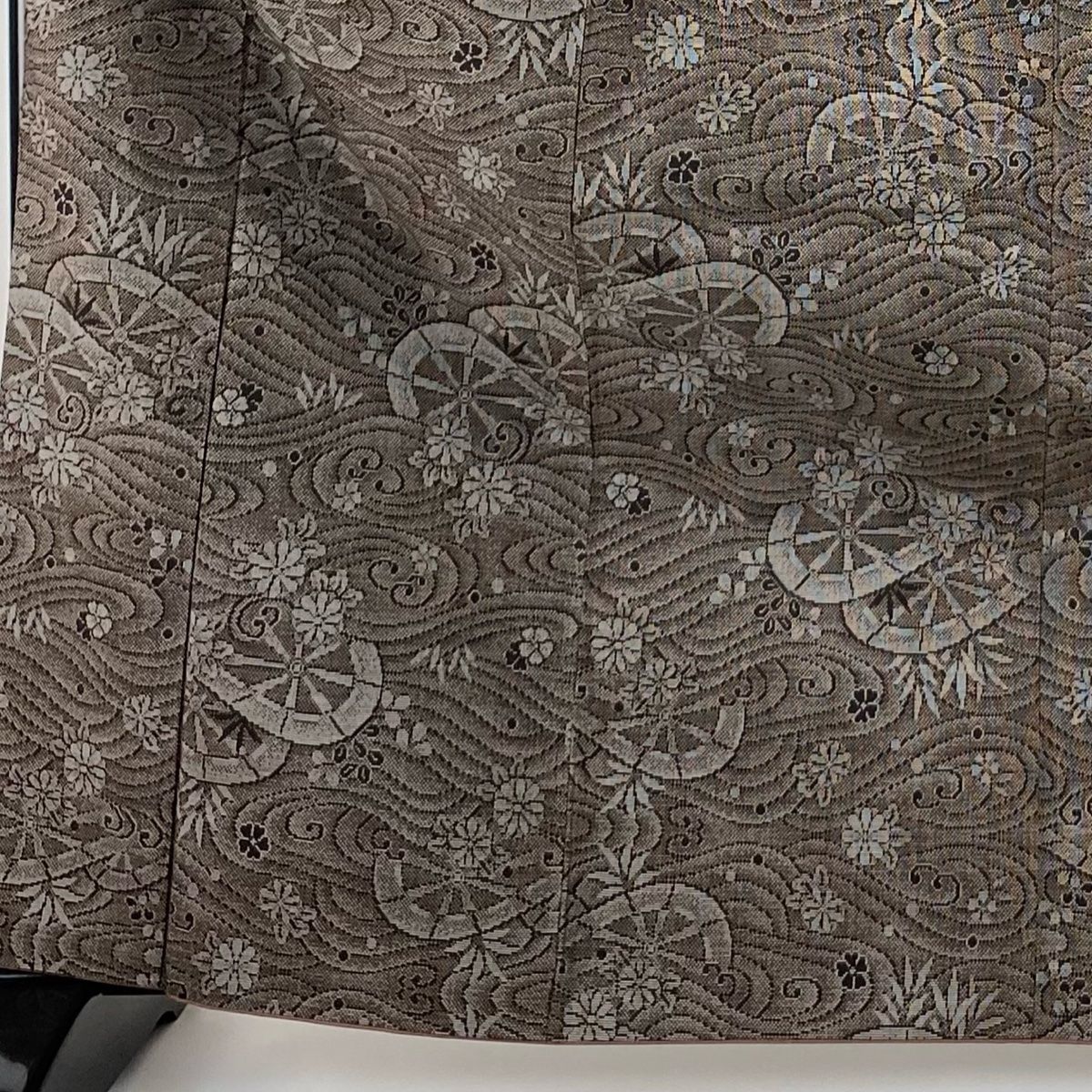 紬 身丈167cm 裄丈65cm M 袷 片輪車 菊 焦茶色 正絹 秀品