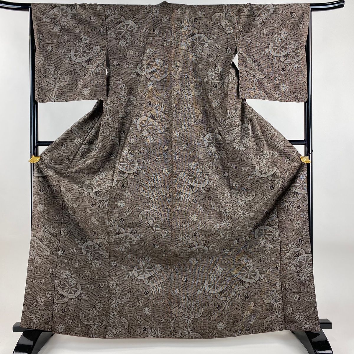 紬 身丈167cm 裄丈65cm M 袷 片輪車 菊 焦茶色 正絹 秀品