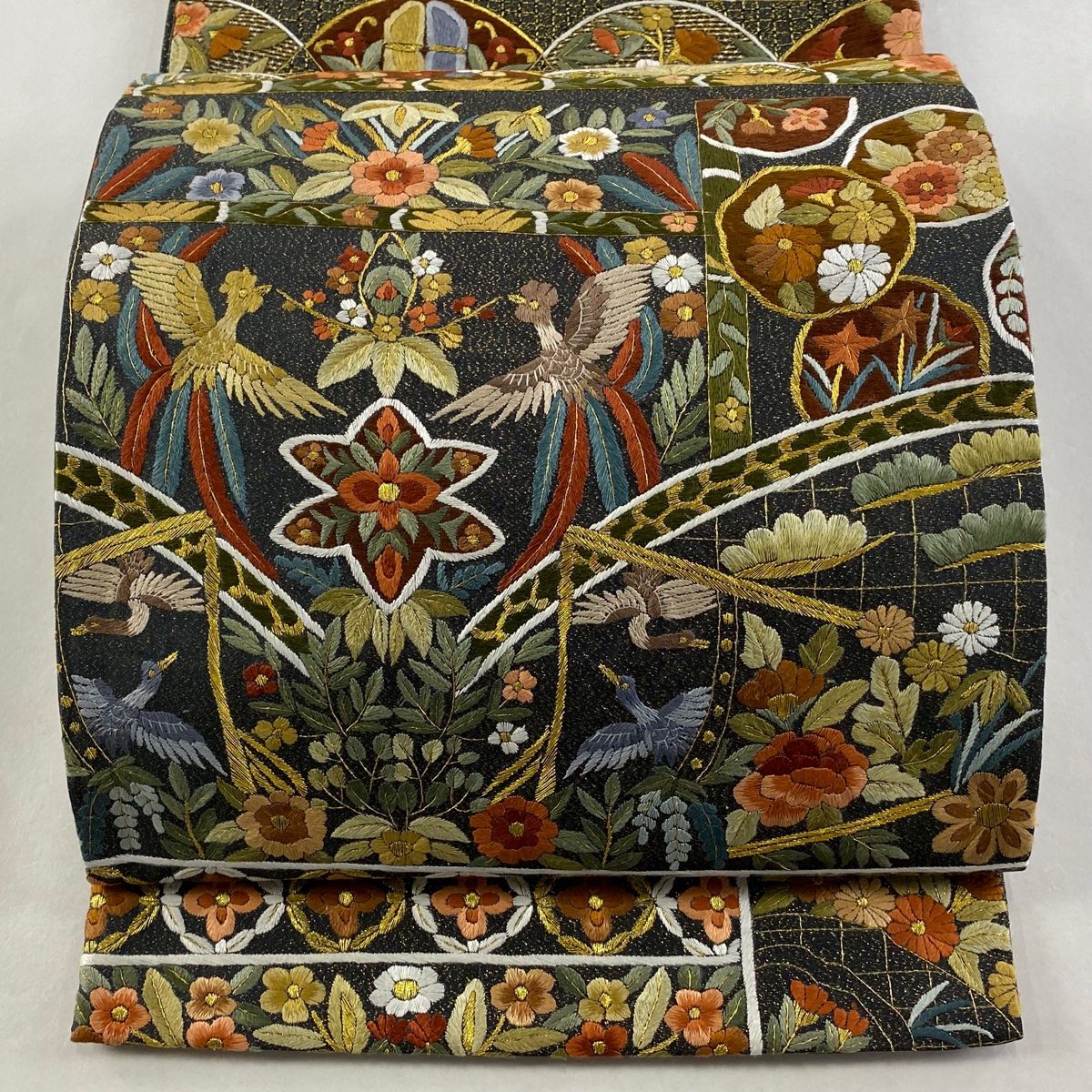 袋帯 尾長鳥 草花 刺繍 金糸 黒 六通 正絹