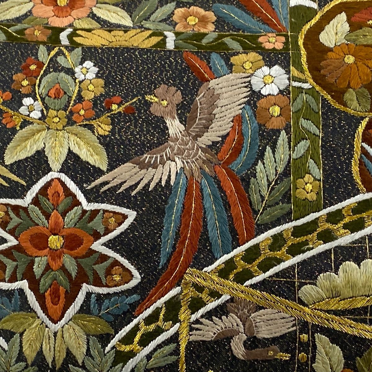 袋帯 尾長鳥 草花 刺繍 金糸 黒 六通 正絹