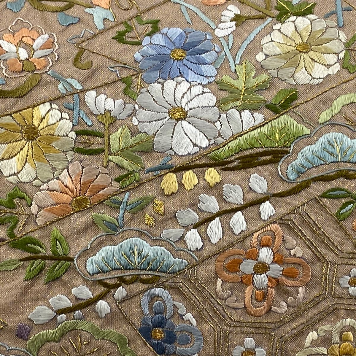 美品】 袋帯 逸品 草花 鳥 刺繍 金糸 ピンクベージュ 六通 正絹 【中古