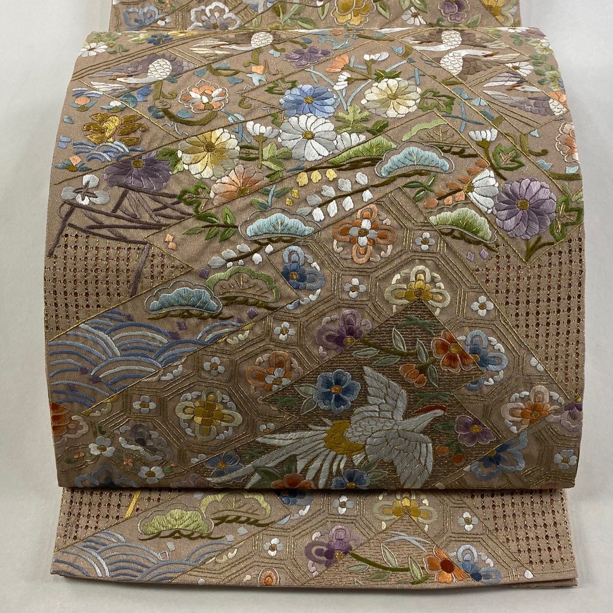 美品】 袋帯 逸品 草花 鳥 刺繍 金糸 ピンクベージュ 六通 正絹 【中古